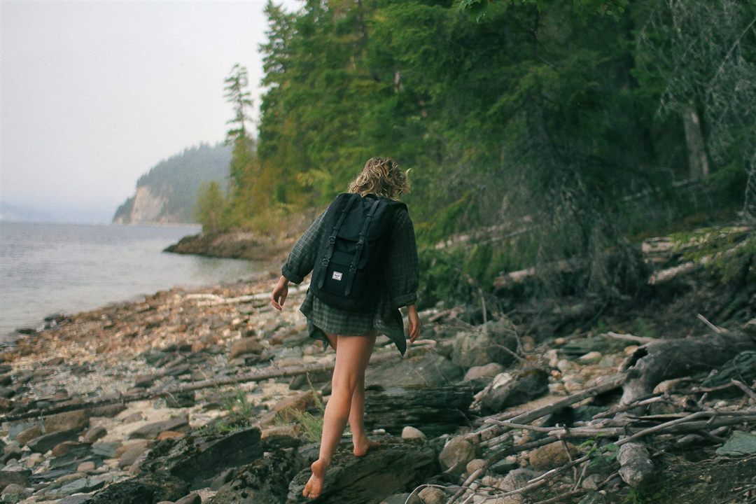 Barefoot Hiking: Pros, Cons and Risks to Consider