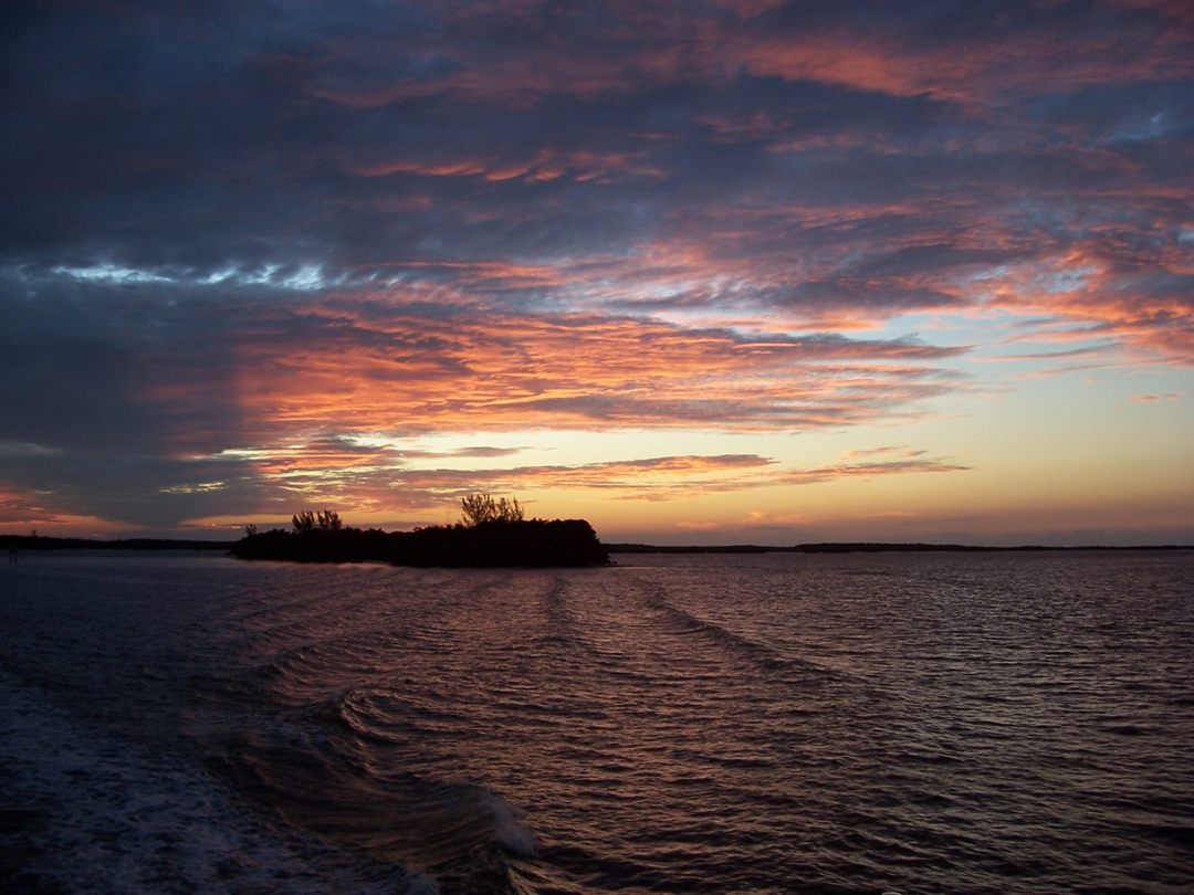 Aquamarine water and tropical islands in Biscayne National Park