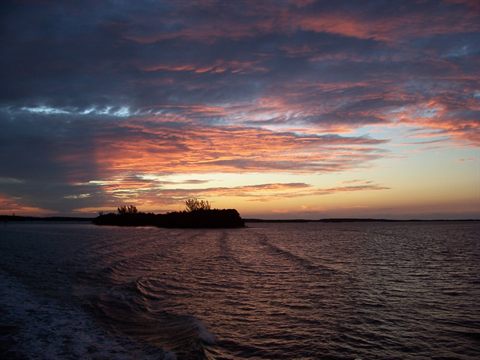 Aquamarine water and tropical islands in Biscayne National Park