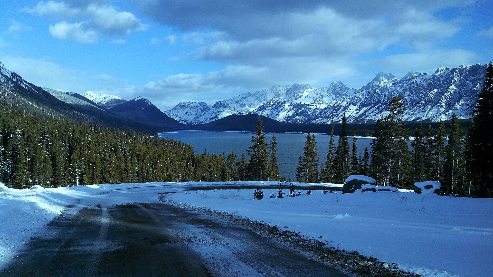 A snowy mountain and lake panorama in Peter Lougheed Provincial Park