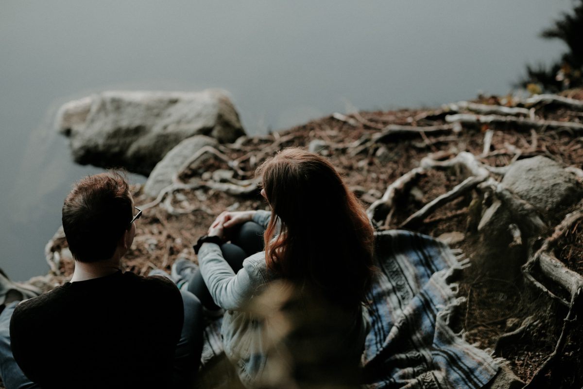 hiking couple on hiking date