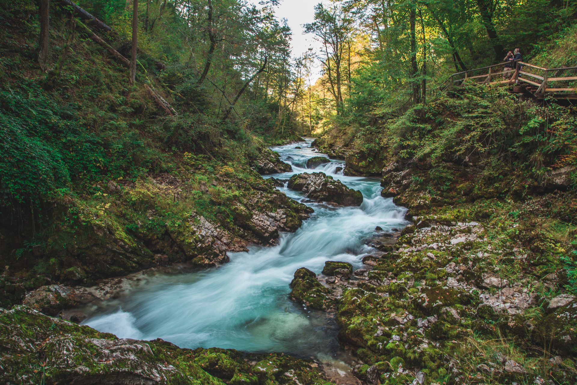 outdoor navigation following streams
