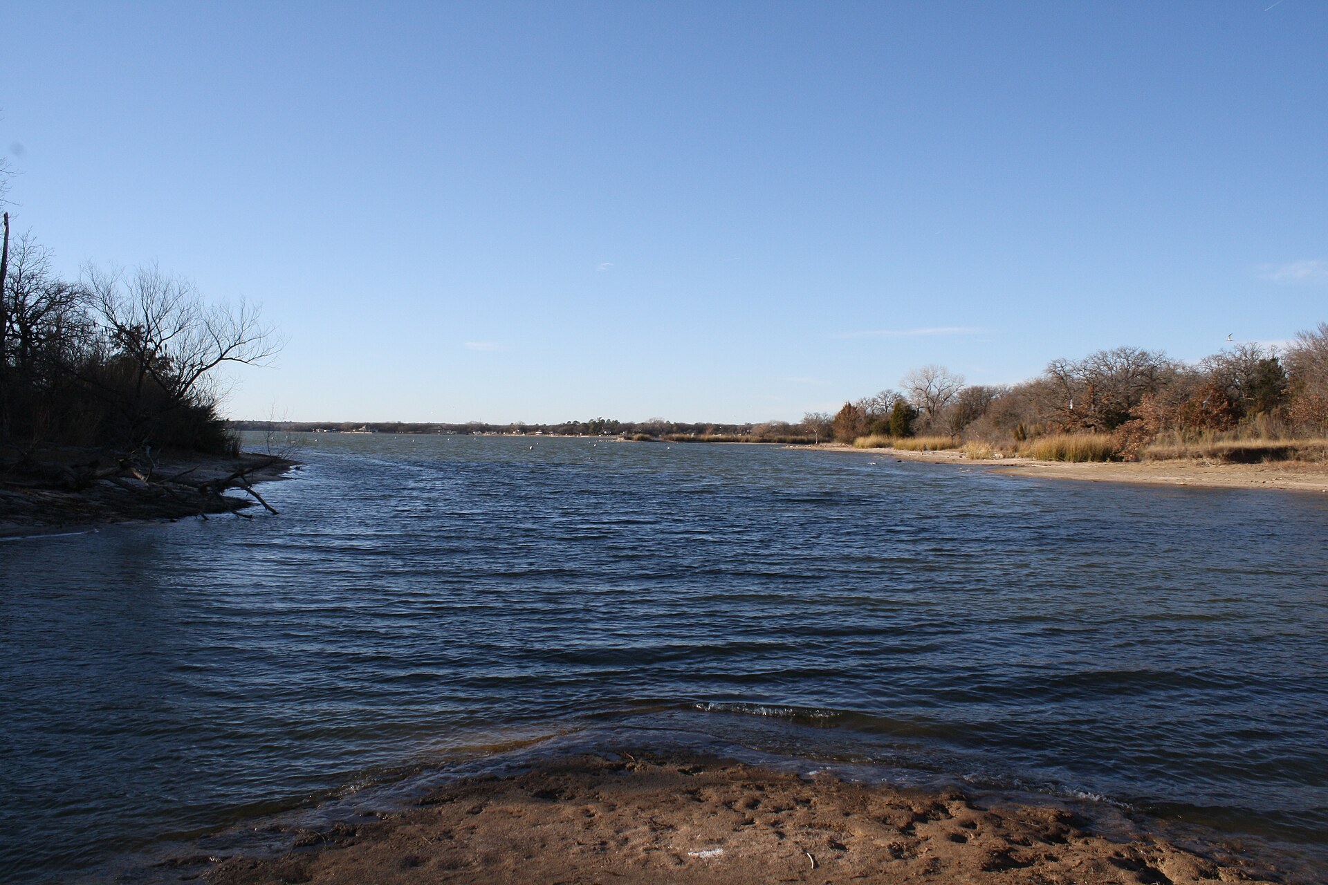 The shoreline of Eagle Mountain Lake near Dallas