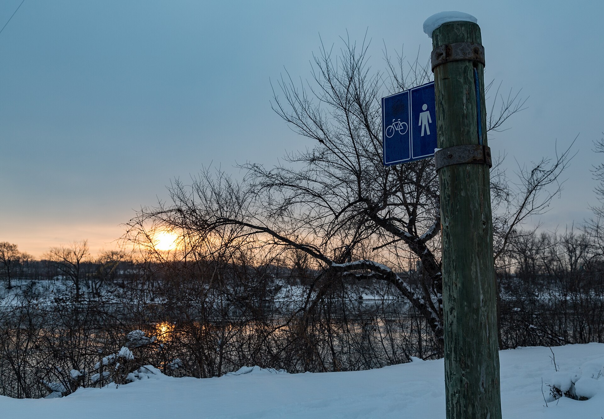A walking and cycling trail beside the Mississippi River in Minneapolis