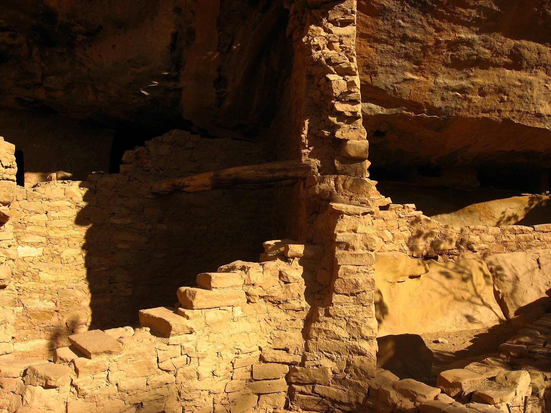 The preserved rooms and kivas of Spruce Tree House