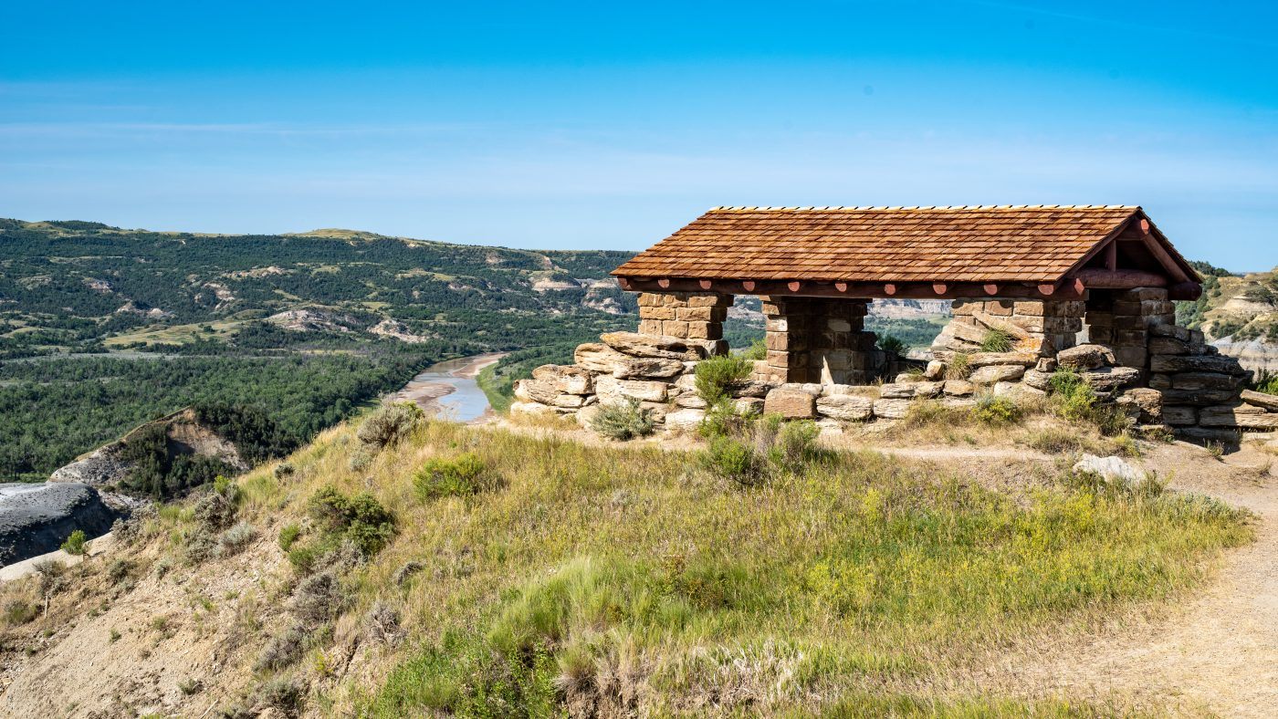 Shelter at Riverbend Overlook Over the Little Missouri River