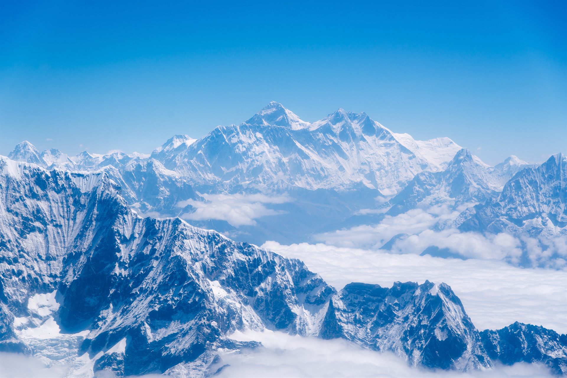 Mountain Range around Mount Everest