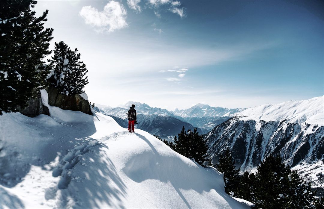 Guide to Winter Hiking: Dangers, Preparation and Things to Consider